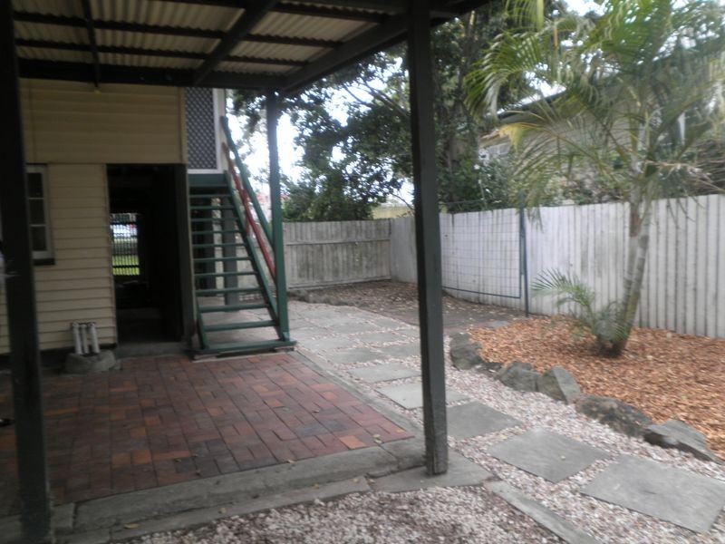 12 Wattle, North Booval QLD 4304