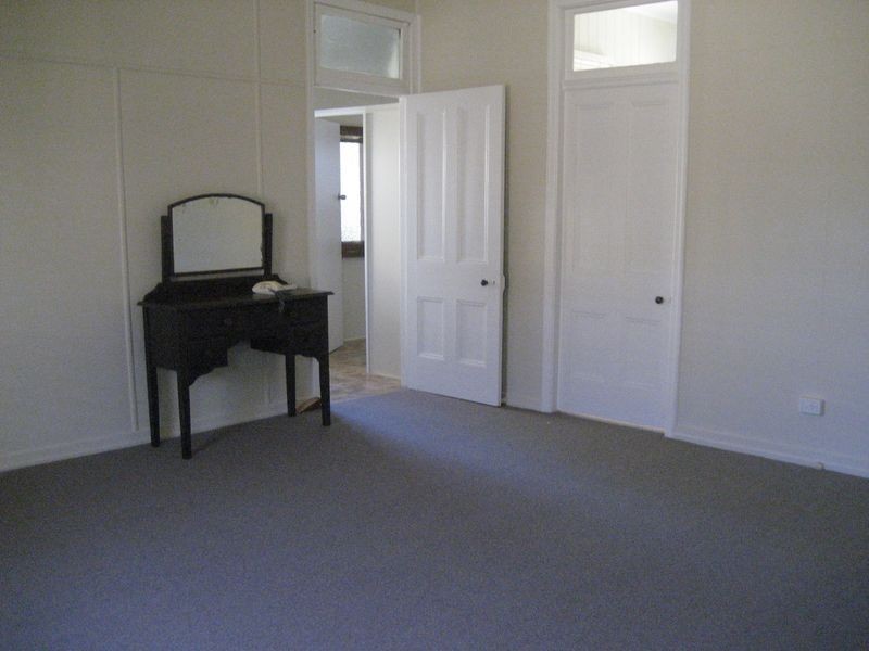 4b Barrett, East Ipswich QLD 4305