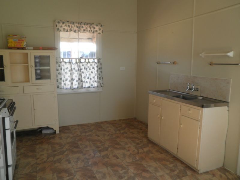 4b Barrett, East Ipswich QLD 4305