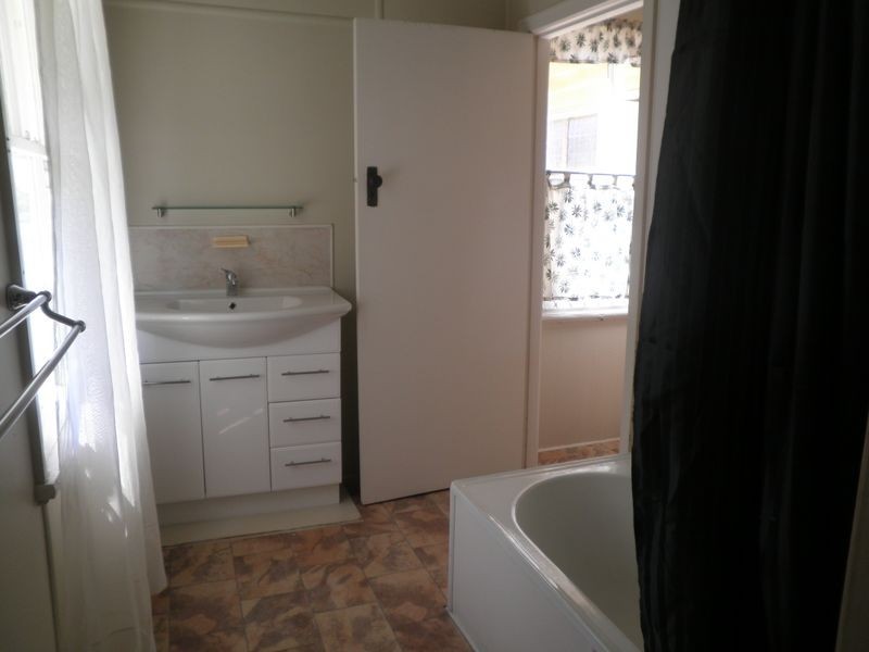 4b Barrett, East Ipswich QLD 4305