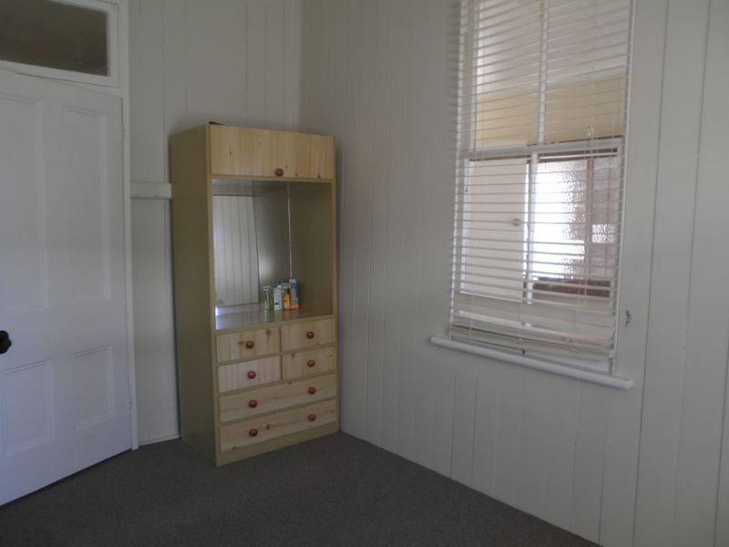 4b Barrett, East Ipswich QLD 4305