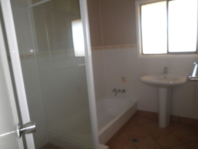 2 Ohanlon, Woodend QLD 4305