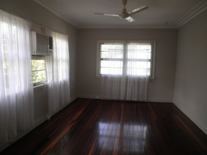 8 Miller Street, North Booval QLD 4304