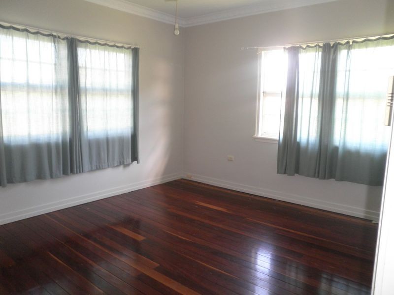 8 Miller Street, North Booval QLD 4304