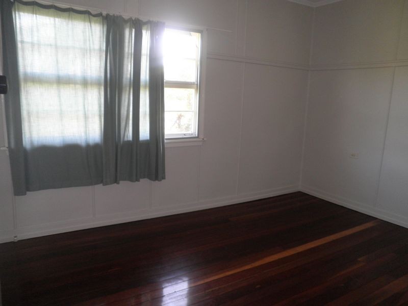 8 Miller Street, North Booval QLD 4304