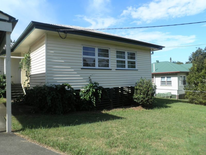 8 Miller Street, North Booval QLD 4304