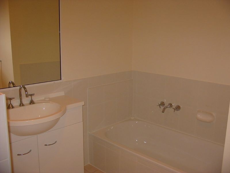 2/22 Brisbane Road, Dinmore QLD 4303