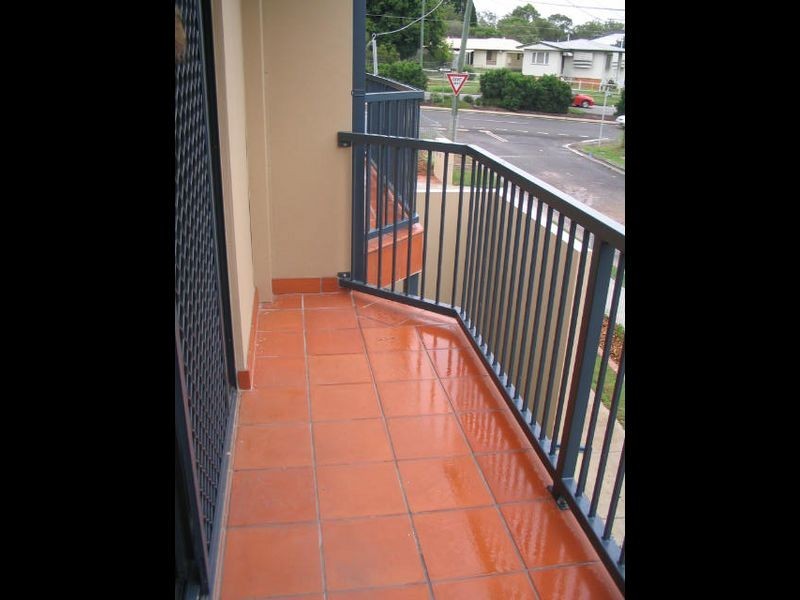 2/22 Brisbane Road, Dinmore QLD 4303