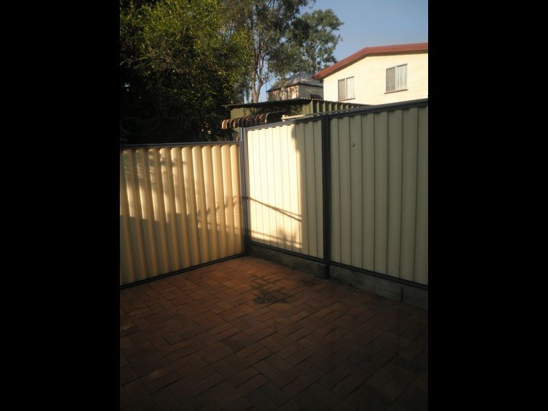 2/22 Brisbane Road, Dinmore QLD 4303