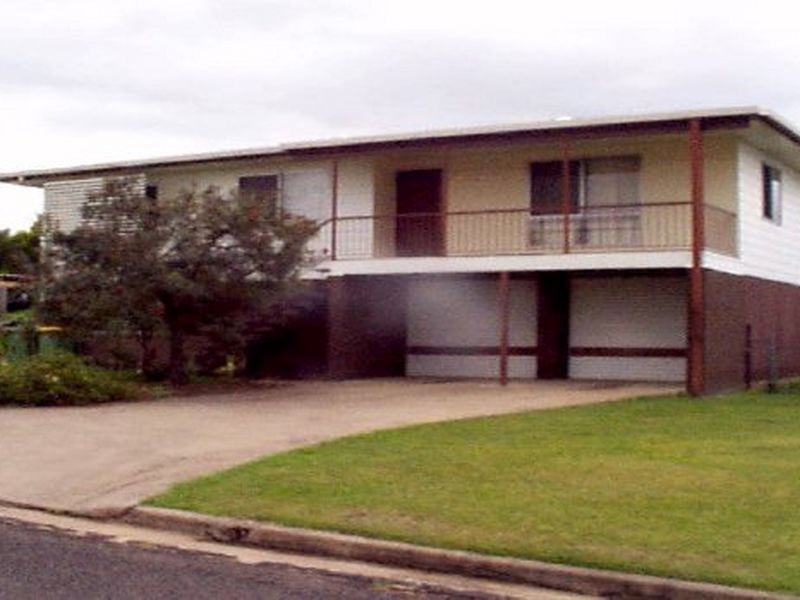 5 Barnes Court, Silkstone QLD 4304