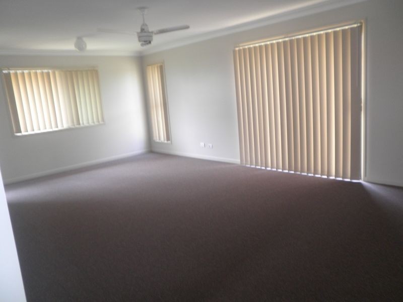 15 Dewhurst Crescent, Raceview QLD 4305