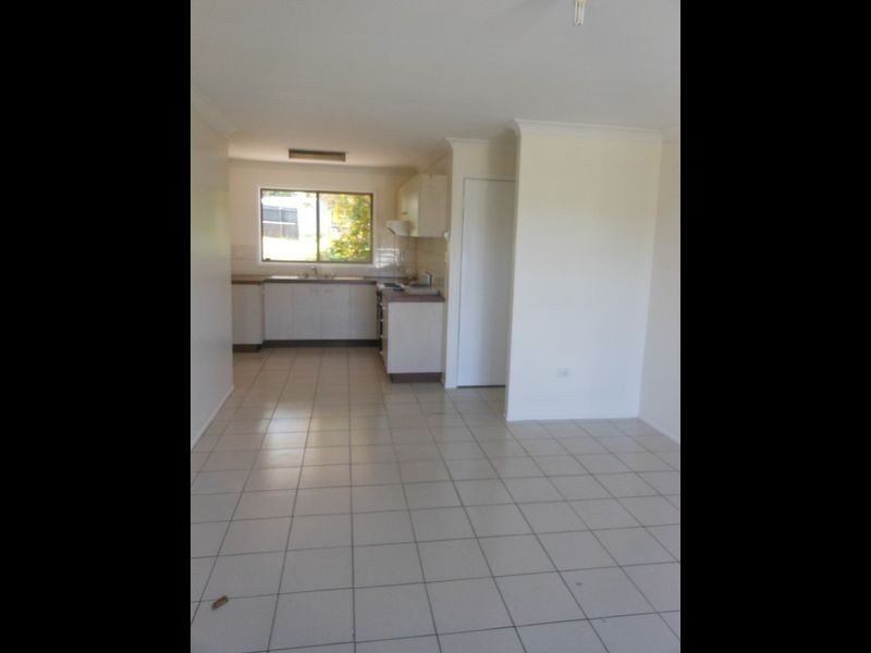 1/52 Naomai Street, Bundamba QLD 4304