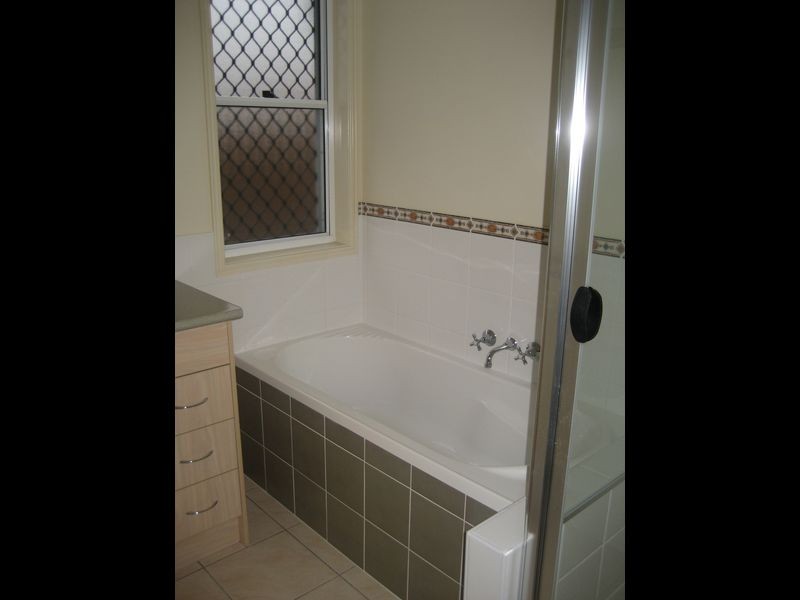 93 Anna Drive, Raceview QLD 4305