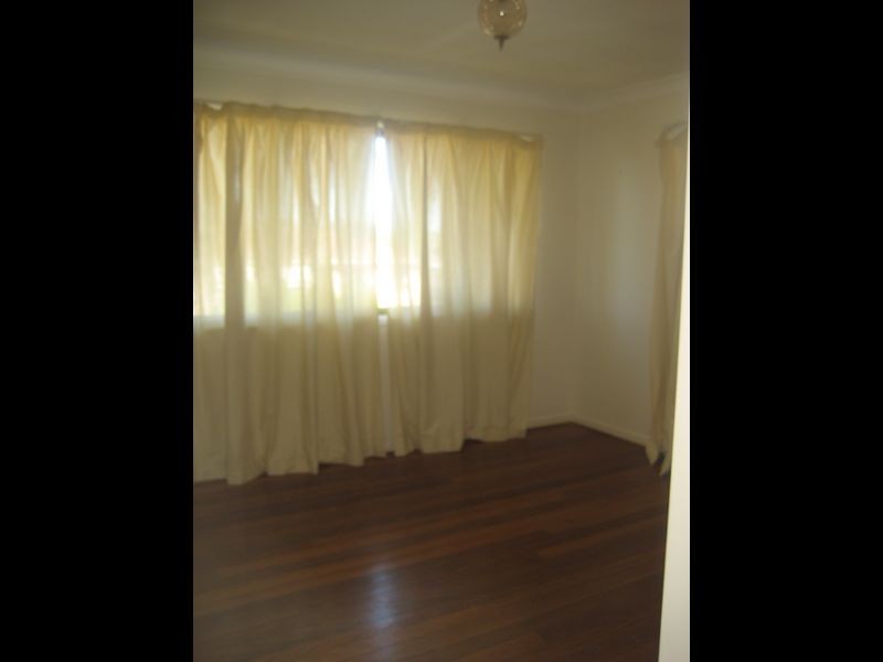 16 Rapur Street, Raceview QLD 4305