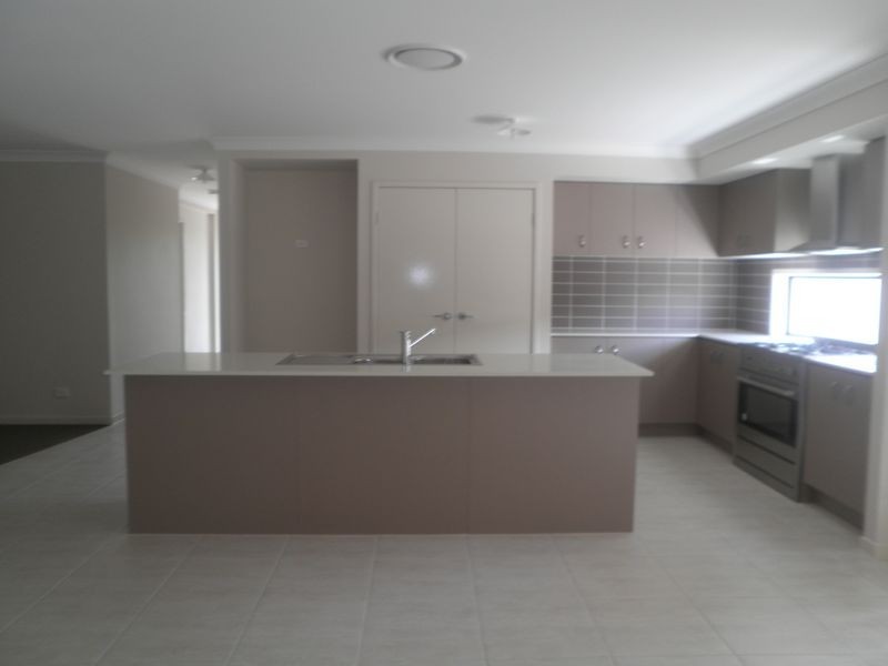 43 Dan Street, Chuwar QLD 4306