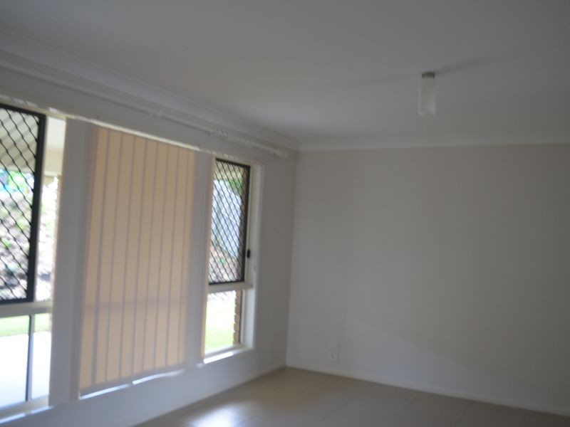 37 Skinner Crescent, Silkstone QLD 4304