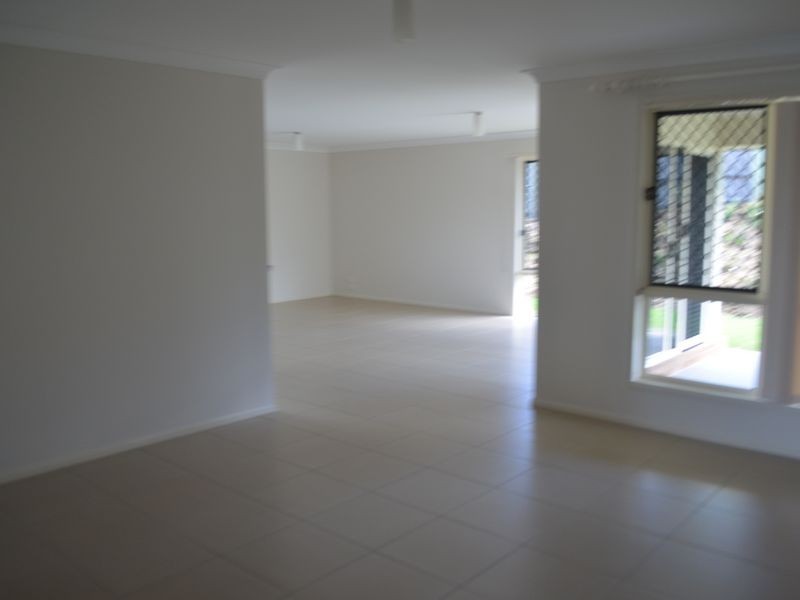 37 Skinner Crescent, Silkstone QLD 4304