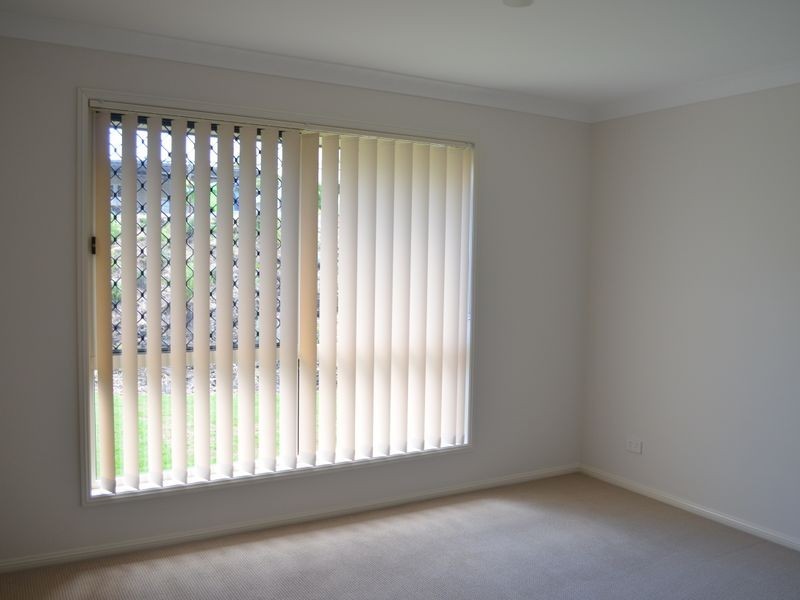 37 Skinner Crescent, Silkstone QLD 4304
