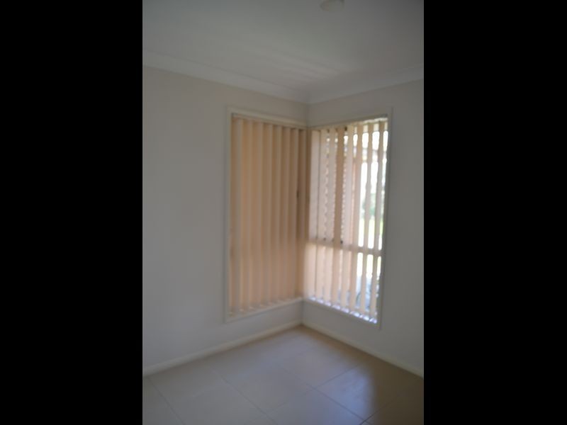 37 Skinner Crescent, Silkstone QLD 4304