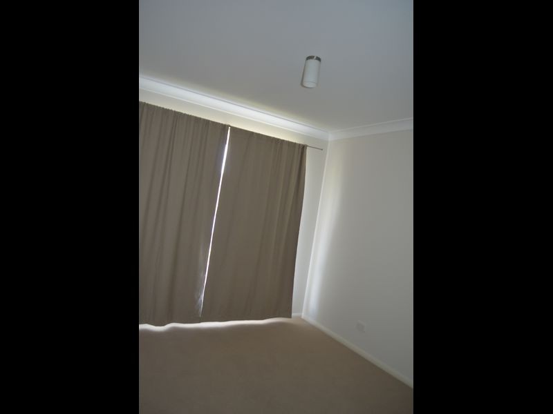 37 Skinner Crescent, Silkstone QLD 4304