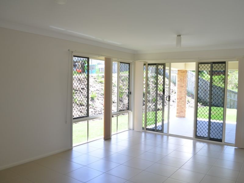37 Skinner Crescent, Silkstone QLD 4304