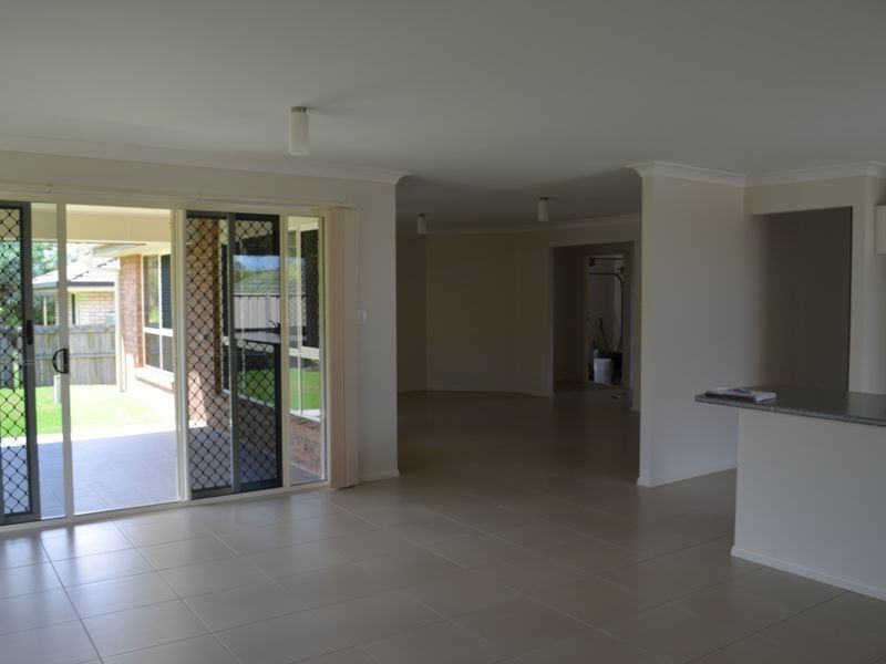 37 Skinner Crescent, Silkstone QLD 4304