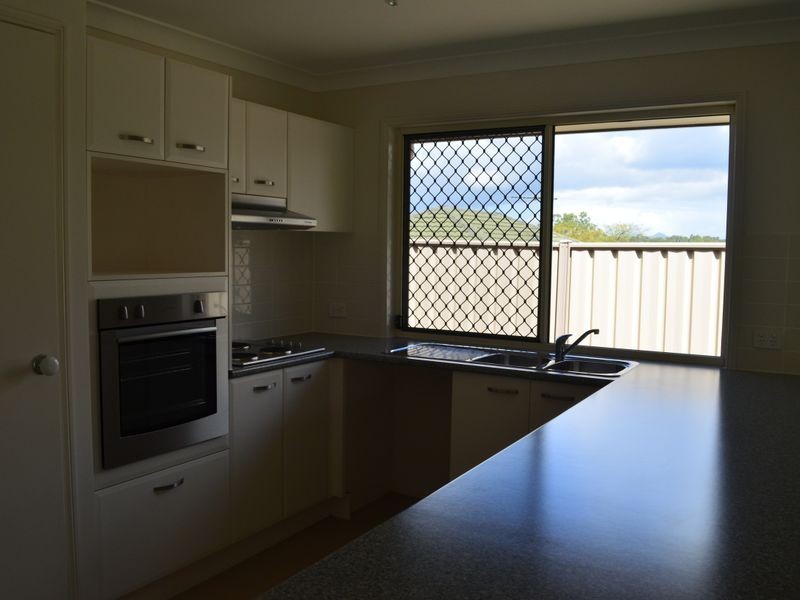 37 Skinner Crescent, Silkstone QLD 4304