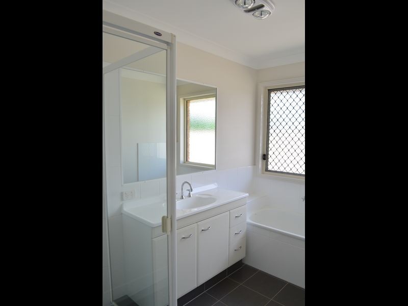 37 Skinner Crescent, Silkstone QLD 4304