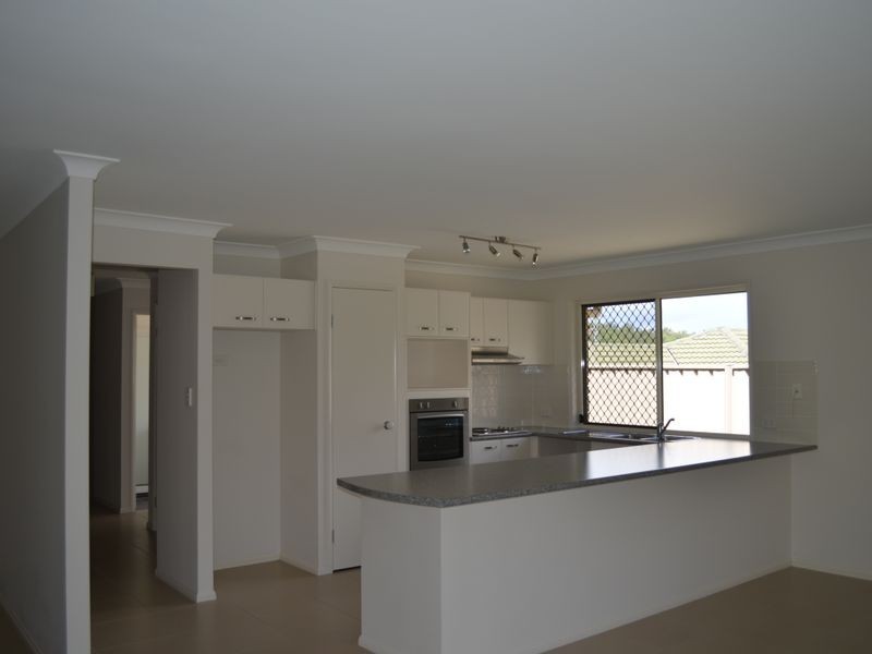 37 Skinner Crescent, Silkstone QLD 4304