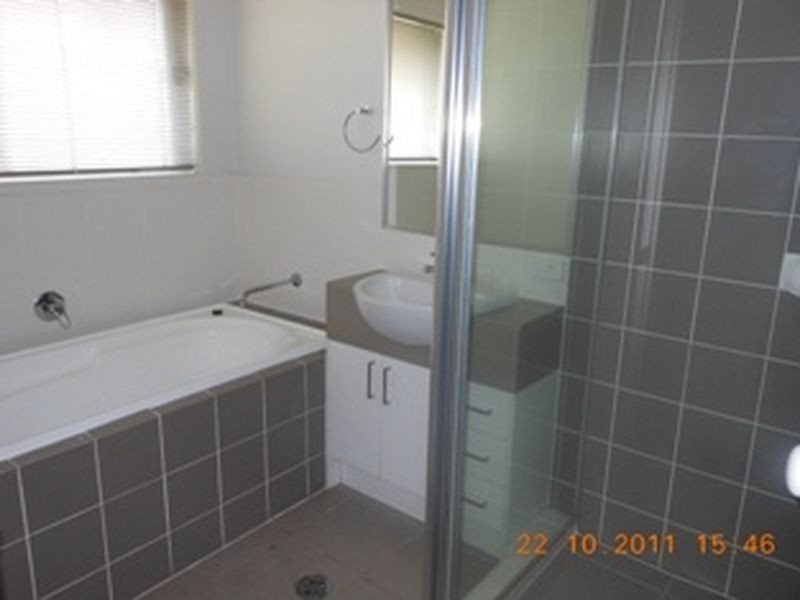 8 Westminster Crescent, Raceview QLD 4305
