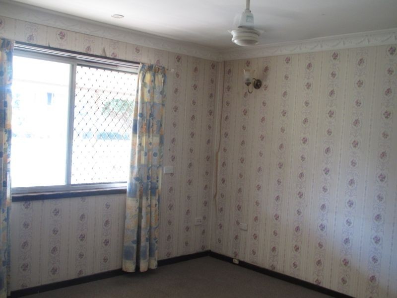 42 Russell Street, Silkstone QLD 4304