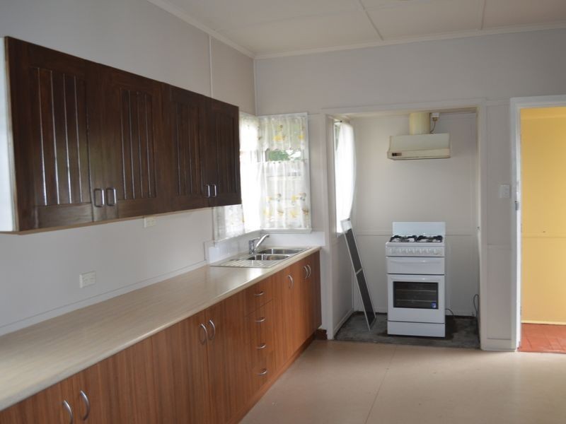 9 Crescent  Street, Leichhardt QLD 4305