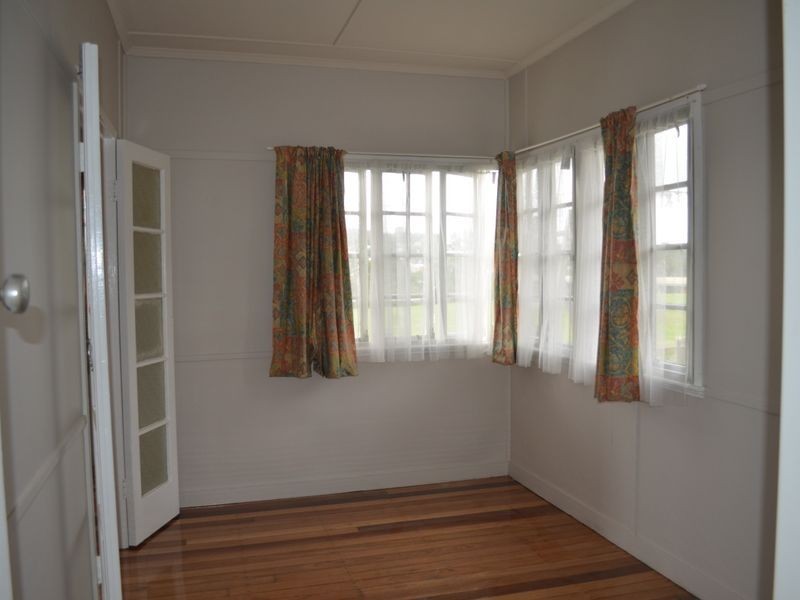 9 Crescent  Street, Leichhardt QLD 4305