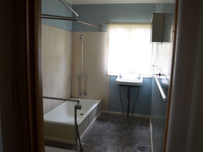 25 Fassifern Street, Peak Crossing QLD 4306