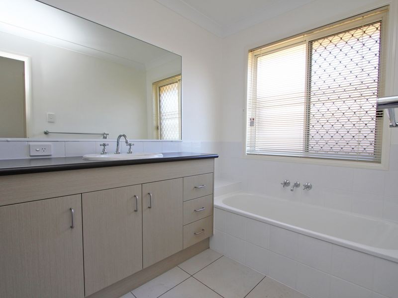 30 Nixon Drive, North Booval QLD 4304