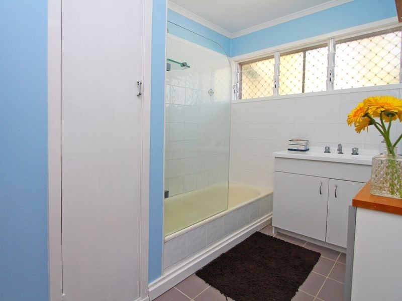 18 Flinders Drive, Leichhardt QLD 4305