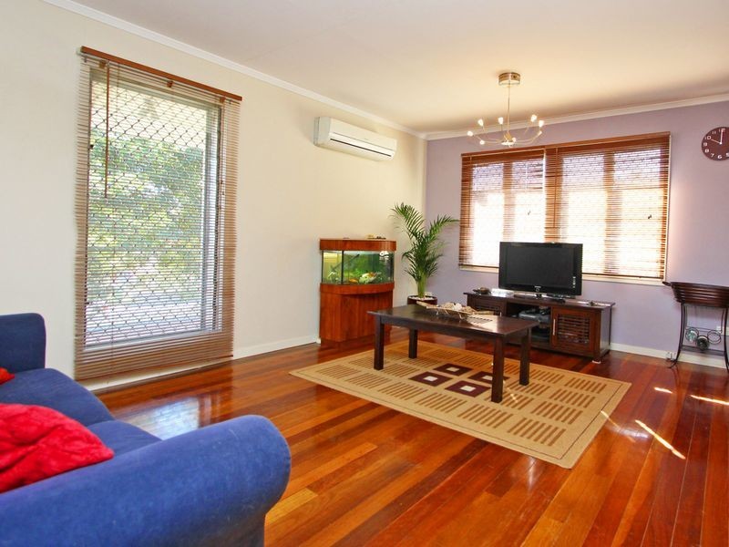 18 Flinders Drive, Leichhardt QLD 4305
