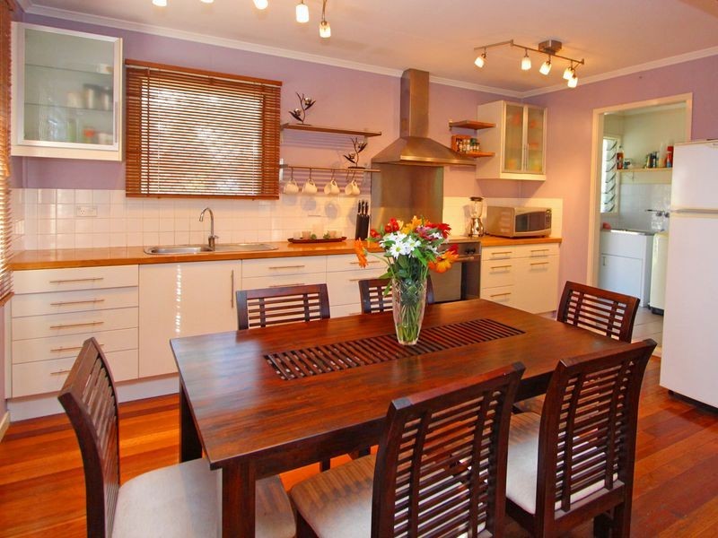 18 Flinders Drive, Leichhardt QLD 4305