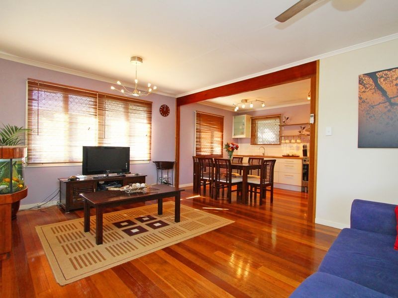 18 Flinders Drive, Leichhardt QLD 4305