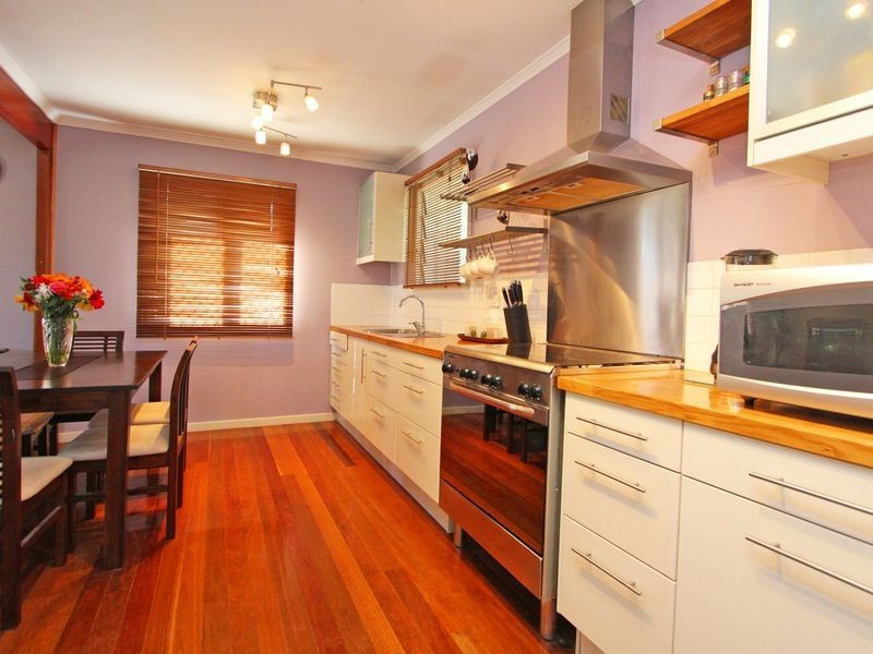 18 Flinders Drive, Leichhardt QLD 4305