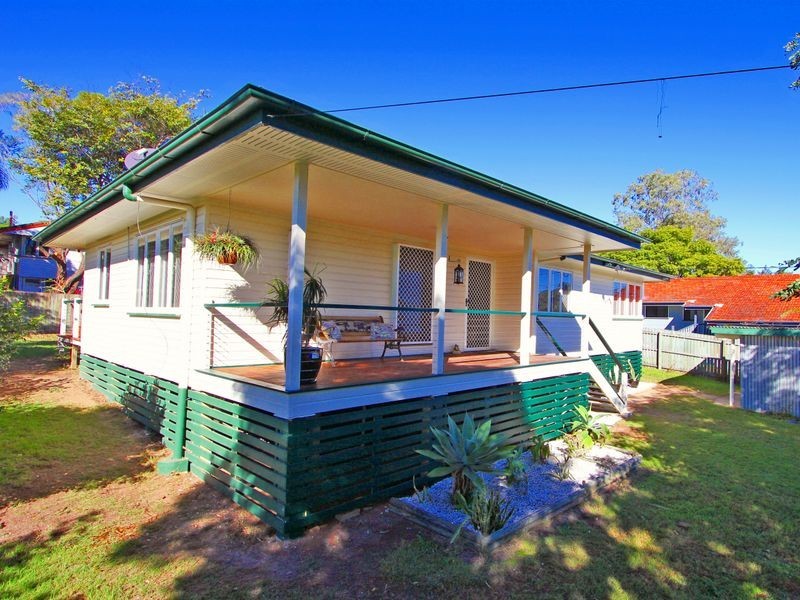 18 Flinders Drive, Leichhardt QLD 4305