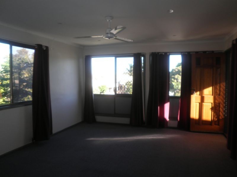 44 Robertson Road, Eastern Heights QLD 4305