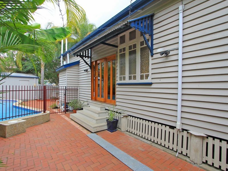 3 Brisbane Road, Newtown QLD 4305