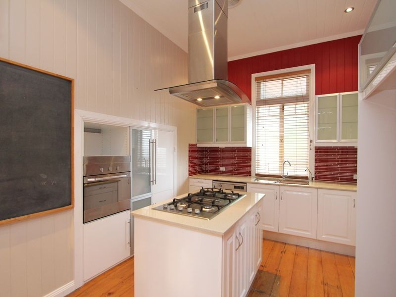 3 Brisbane Road, Newtown QLD 4305