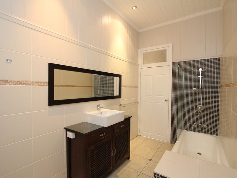 3 Brisbane Road, Newtown QLD 4305