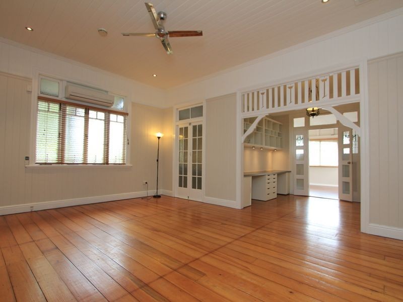 3 Brisbane Road, Newtown QLD 4305