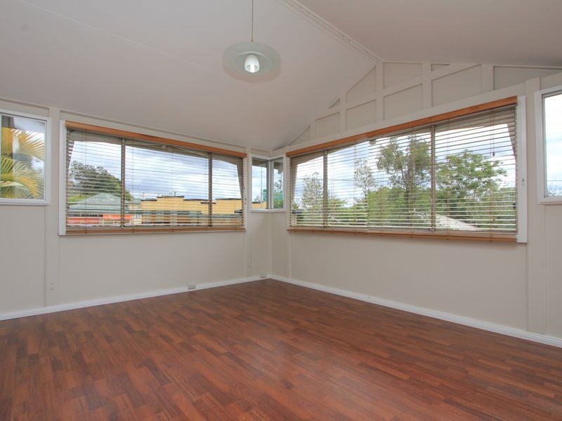 3 Brisbane Road, Newtown QLD 4305