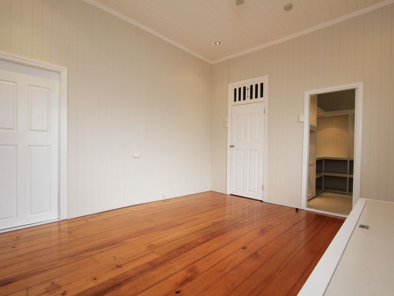 3 Brisbane Road, Newtown QLD 4305