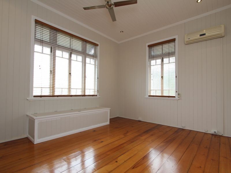 3 Brisbane Road, Newtown QLD 4305
