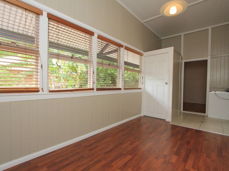 3 Brisbane Road, Newtown QLD 4305